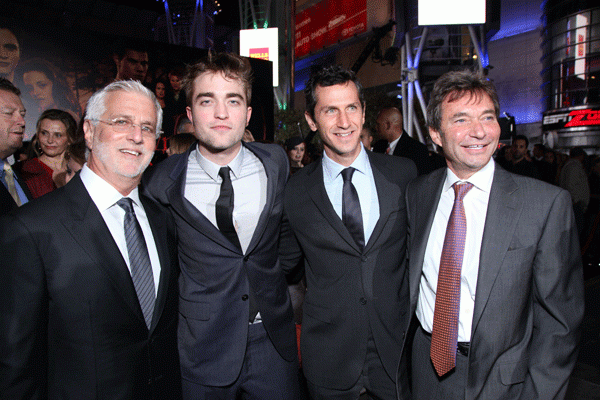 Friedman with Robert Pattison, Lionsgate's Erik Feig, and Patrick Wachsberger